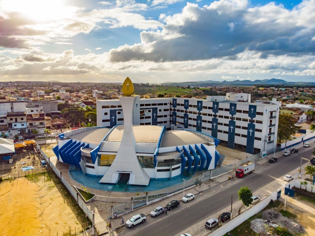 Teixeira de Freitas é a oitava maior cidade da Bahia e nos últimos dois anos disparou no crescimento e desenvolvimento em diversos setores. 