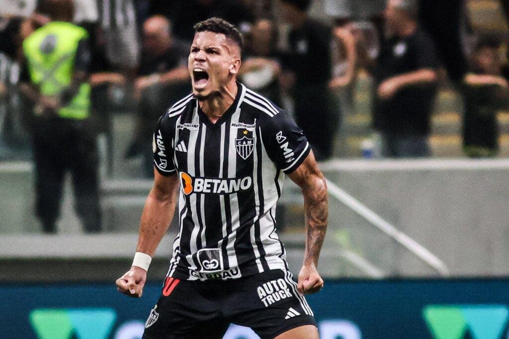 Paulinho no Palmeiras: negociação envolve Gabriel Menino e Patrick além de R$ 117 milhões