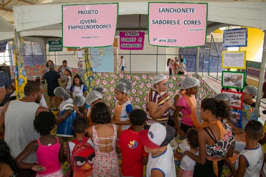 Mais de 700 alunos concluem curso Jovens Empreendedores