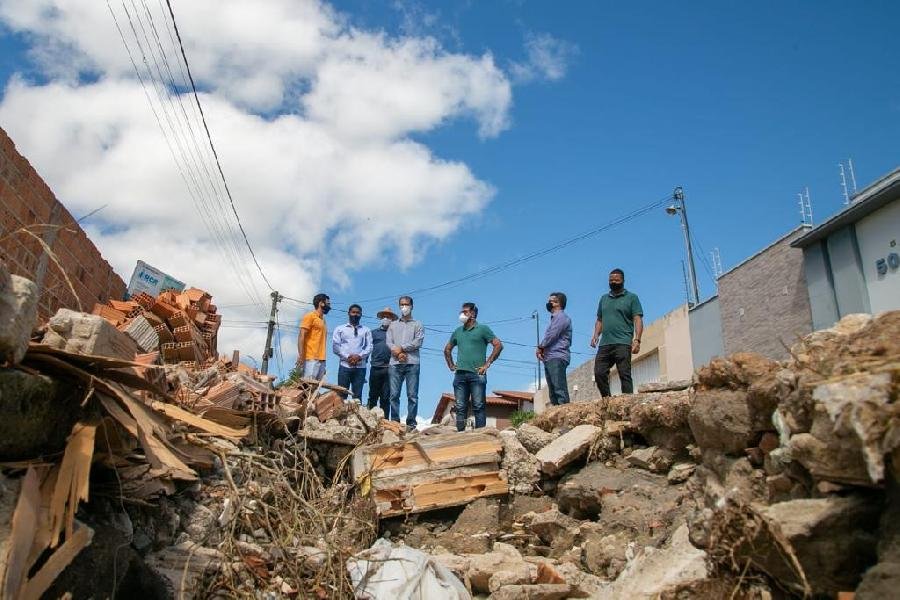 Bairro Jardim Beira Rio recebe visita técnica da Secretaria de Infraestrutura, do Prefeito e Vereadores de Teixeira de Freitas.