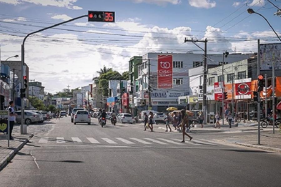Semáforos novos começam a entrar em operação em Teixeira de Freitas Semáforos novos começam a entrar em operação em Teixeira de Freitas
