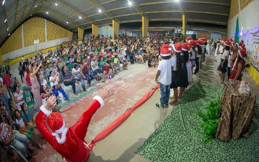 Escola Municipal Amigos da Natureza encerra atividades com Cantata de Natal