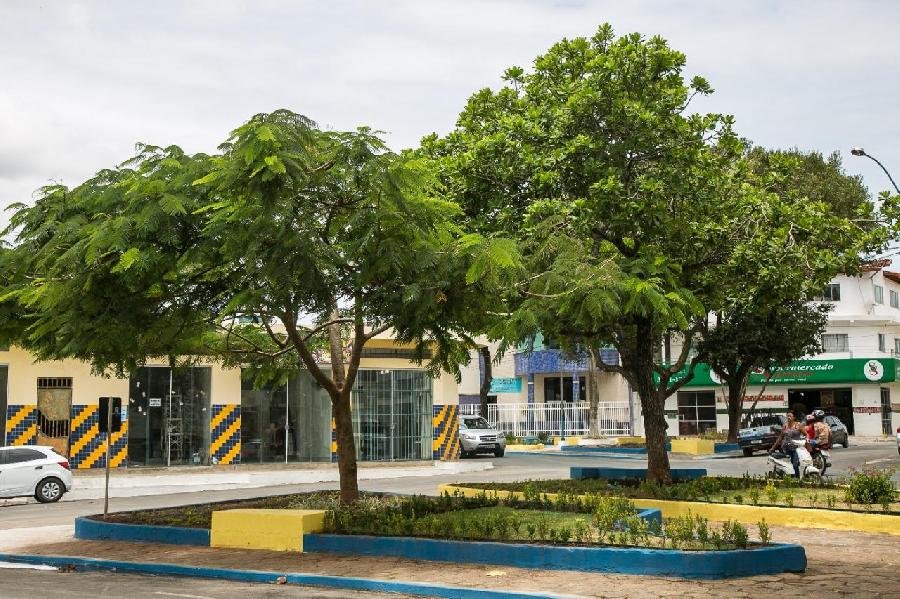 Prefeitura de Teixeira de Freitas revitaliza praça da rua Visconde de Mauá