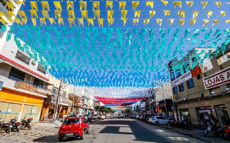  A Prefeitura de Teixeira de Freitas, através da Casa da Cultura está promovendo o “Arraiá dos Bairros”