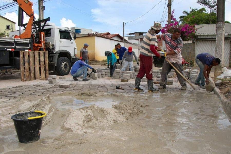 Obras de pavimentação no bairro São Pedro avançam