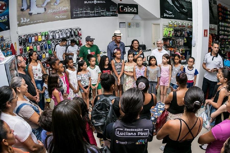 Bailarinas embarcam nesta quarta (16) para a seletiva nacional do Bolshoi