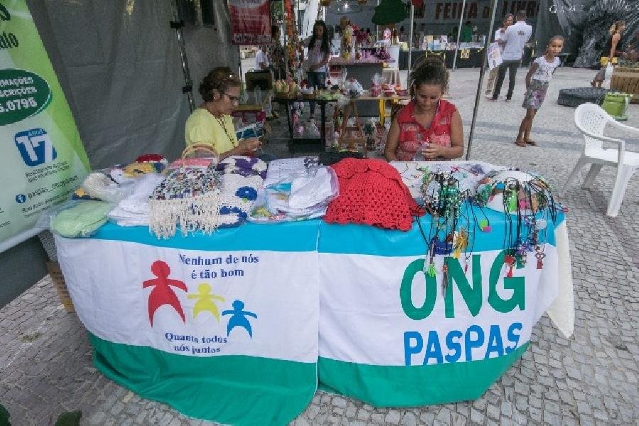  Feira de Artesanato realizada pela Secretaria de Meio Ambiente movimenta Praça da Bíblia até domingo, dia 25