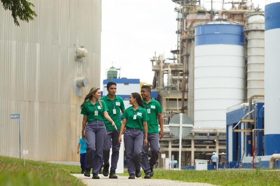 Jovens ganham oportunidade de trabalho em programa de formação