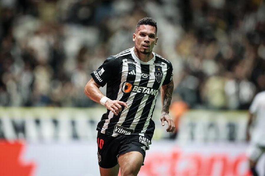 Paulinho no Palmeiras: negociação envolve Gabriel Menino e Patrick além de R$ 117 milhões