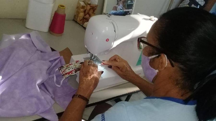 Suzano adquire 80 mil máscaras e ajuda a fortalecer costureiras e artesãos da Bahia e Minas Gerais