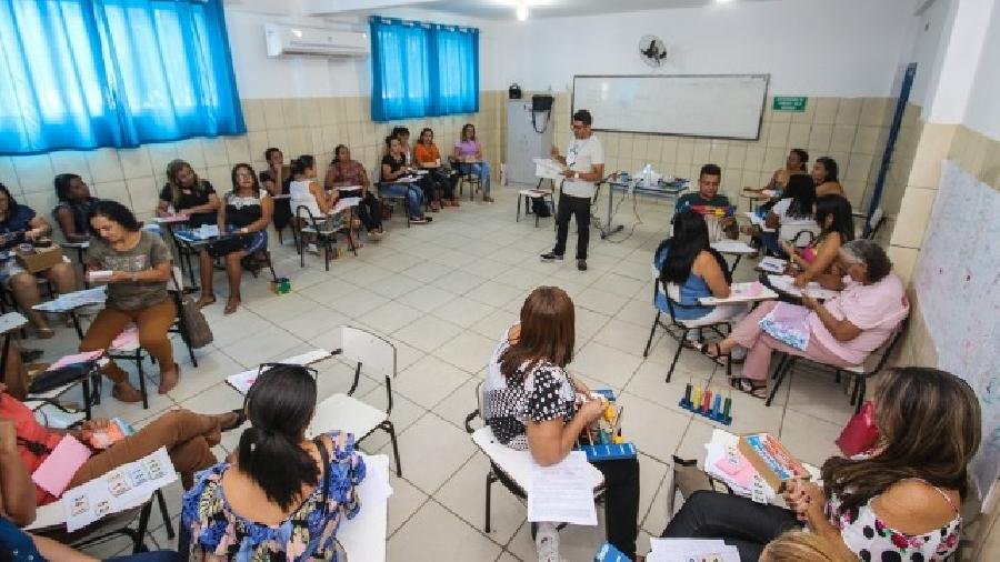 Secretaria Municipal de Educação realiza formação em Matemática para os professores e coordenadores pedagógicos