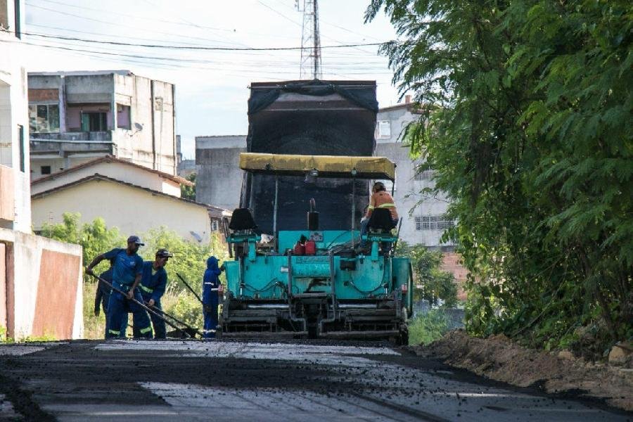 Secretaria de Projetos asfalta a Rua Grão-Pará, no bairro Novo Horizonte
