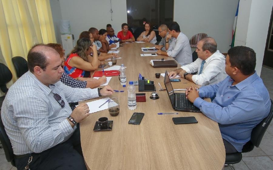 Negociação Coletiva: Reunião  entre Prefeitura de Teixeira de Freitas e representantes de sindicatos  dialogam sobre reivindicações