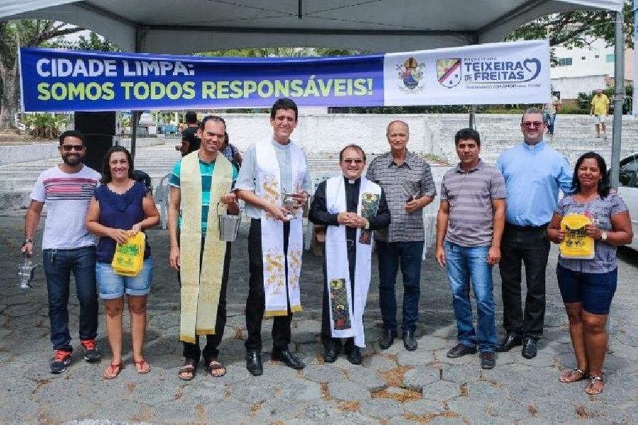  Cidade Limpa: Prefeitura de Teixeira de Freitas e Diocese realizam ação no Dia da Ecologia