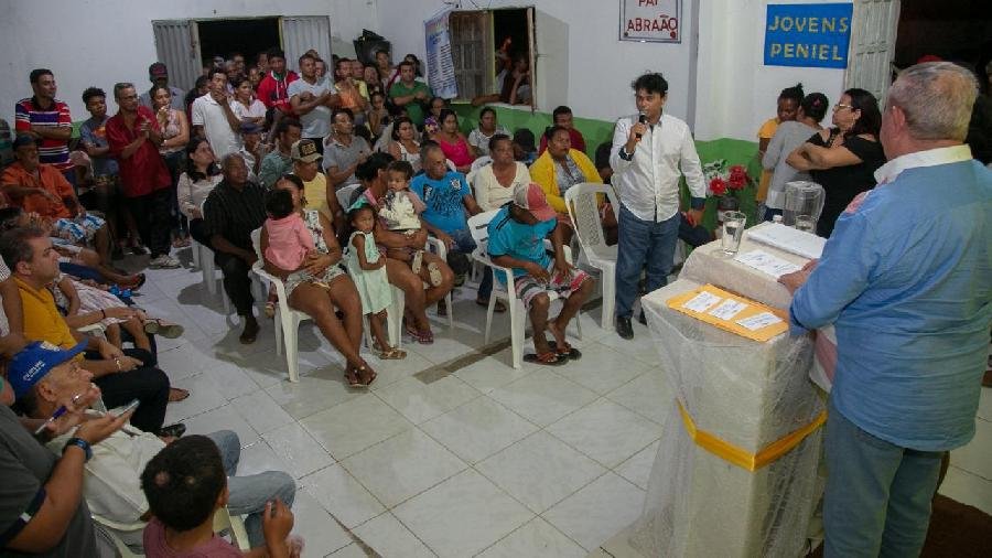 Prefeito Temóteo se reúne com moradores de Cidade de Deus