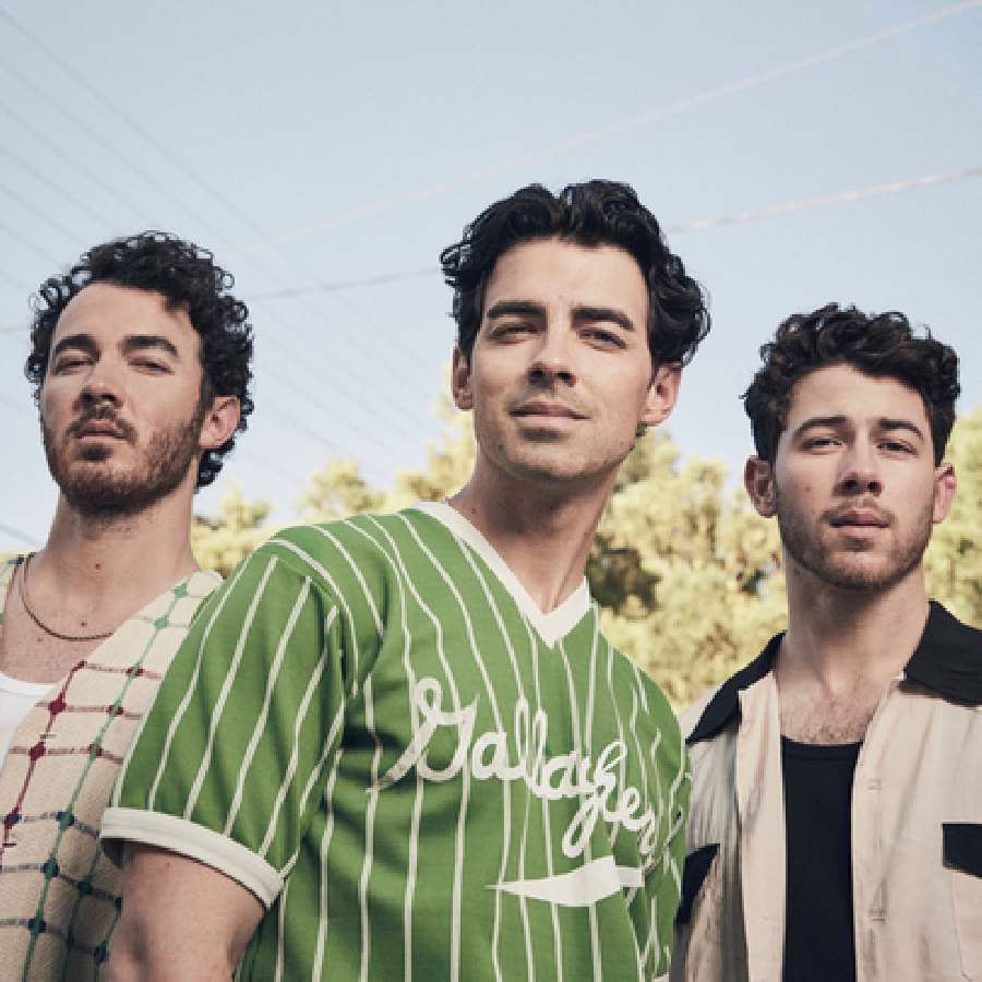 Jonas Brothers causam alvoroço ao compartilhar vídeo ao lado de brasileiros; fãs aguardam trio anunciar shows no país