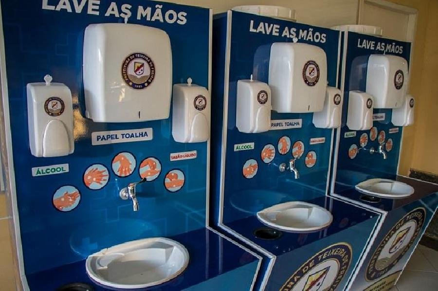 Secretaria de Educação investe em novas pias e dispositivos de álcool em gel