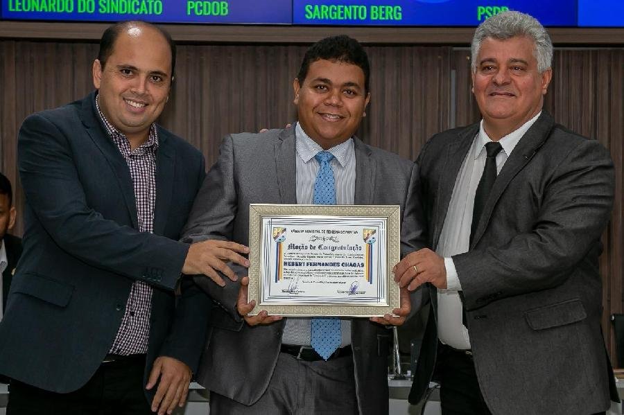 Chefe de Gabinete do governo Temóteo Brito recebe duas Moções de Congratulações da Câmara de Vereadores