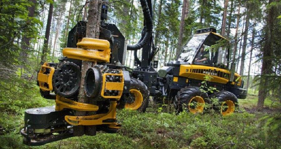 Suzano abre inscrições para nova turma de operadoras e operadores de máquinas florestais