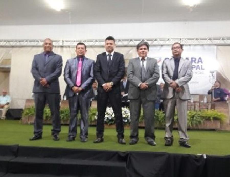  Vereadores são empossados em Teixeira de Freitas-BA e elegem o novo presidente da Câmara