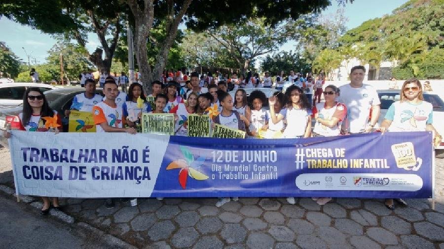  Secretaria de Assistência Social e AEPETI realiza ação contra trabalho infantil em Teixeira de Freitas