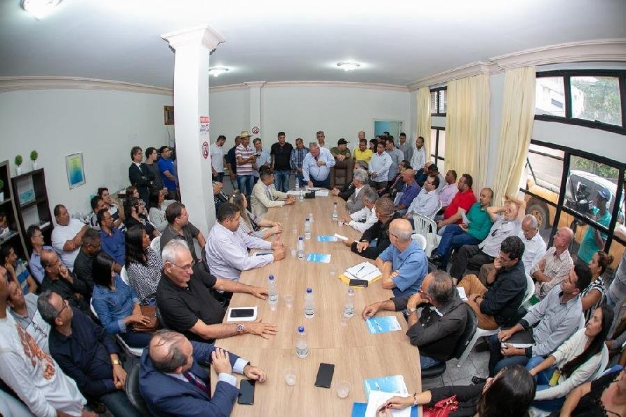 Prefeito Temóteo Brito apresenta novo secretário Bezaleel Rendeiro de Administração e Planejamento