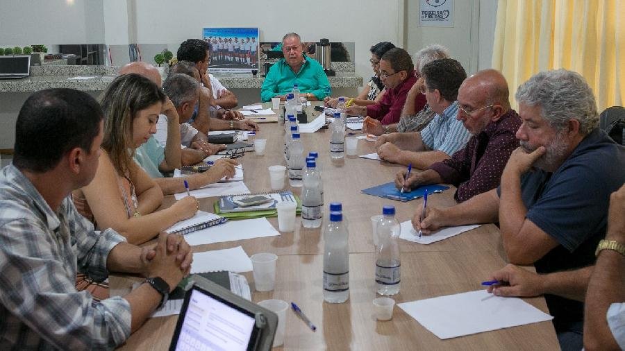 Reunião entre o Prefeito Temóteo Brito e o secretariado debate ações em Teixeira de Freitas