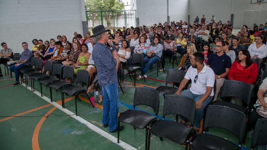 Formação continuada de professores da rede municipal recebe antropólogo Tião Rocha