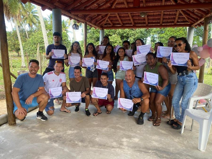 Oficinas profissionalizantes gratuitas para comunidades do Extremo Sul da Bahia