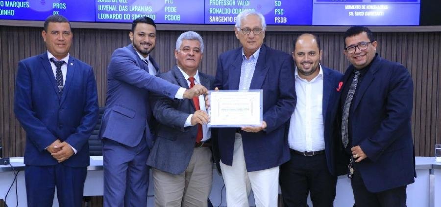 Secretário de Esporte e Lazer recebe Moção de Congratulação na Câmara de Vereadores