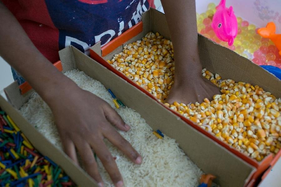  CER promove atividades sensoriais para crianças autistas