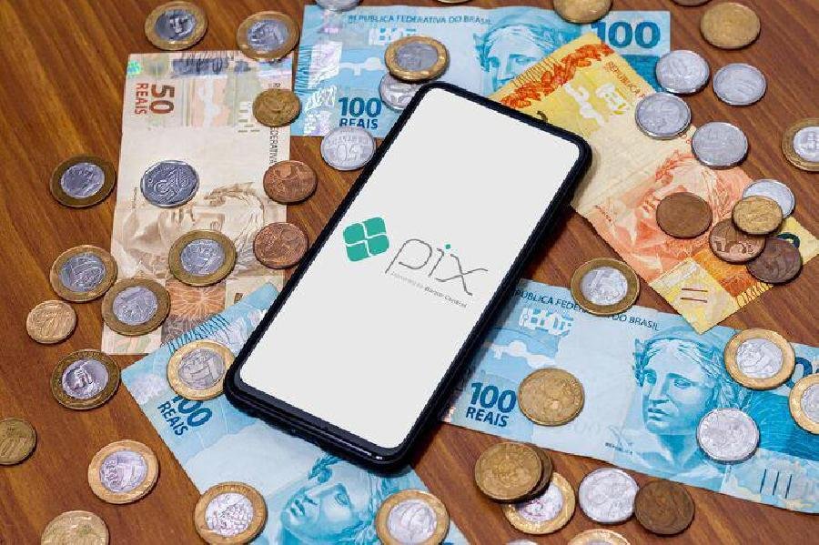 O que a Receita Federal decidiu sobre transações de Pix acima de R$ 5 mil?