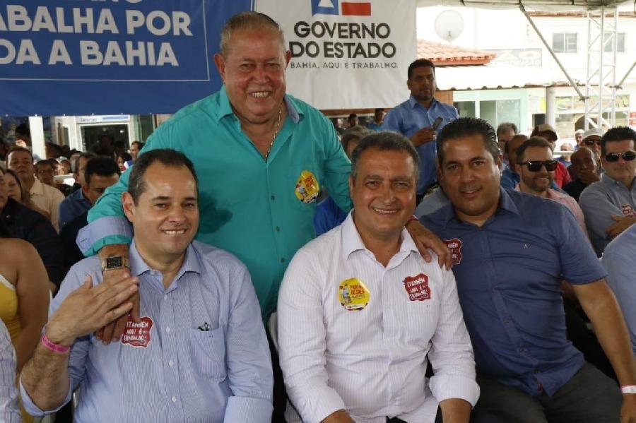 Prefeito Temóteo participa de ordem de serviço para recuperação de mais de 20 km da BA-290 junto com o Governador Rui Costa
