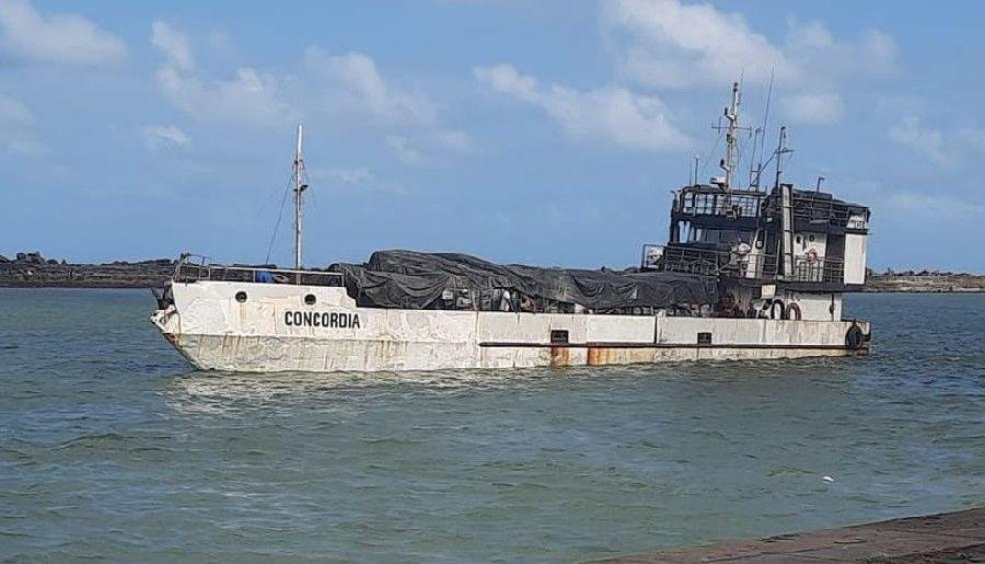 Navio Concórdia naufraga em Pernambuco; 5 tripulantes estão desaparecidos