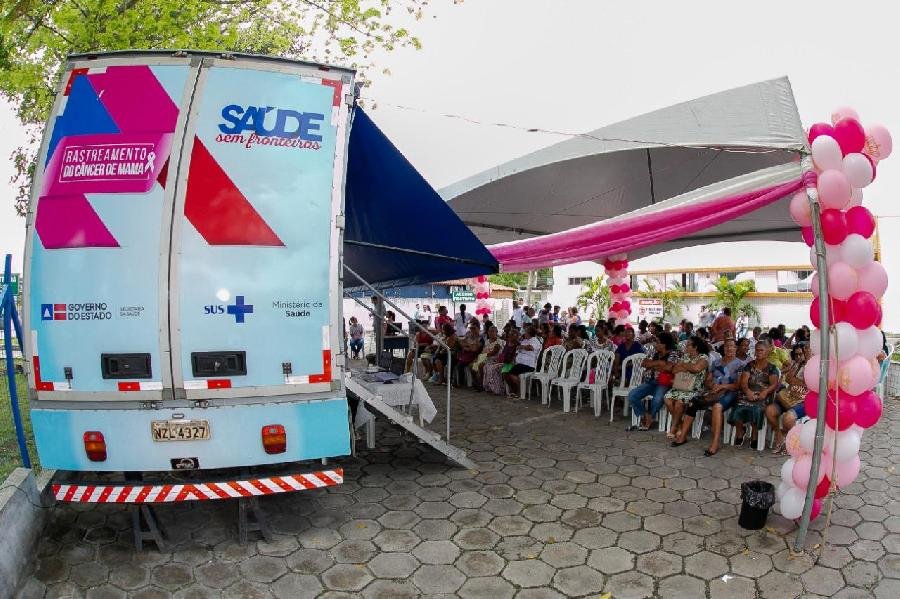 Carreta de rastreamento do câncer de mama inicia atendimento em Teixeira de Freitas