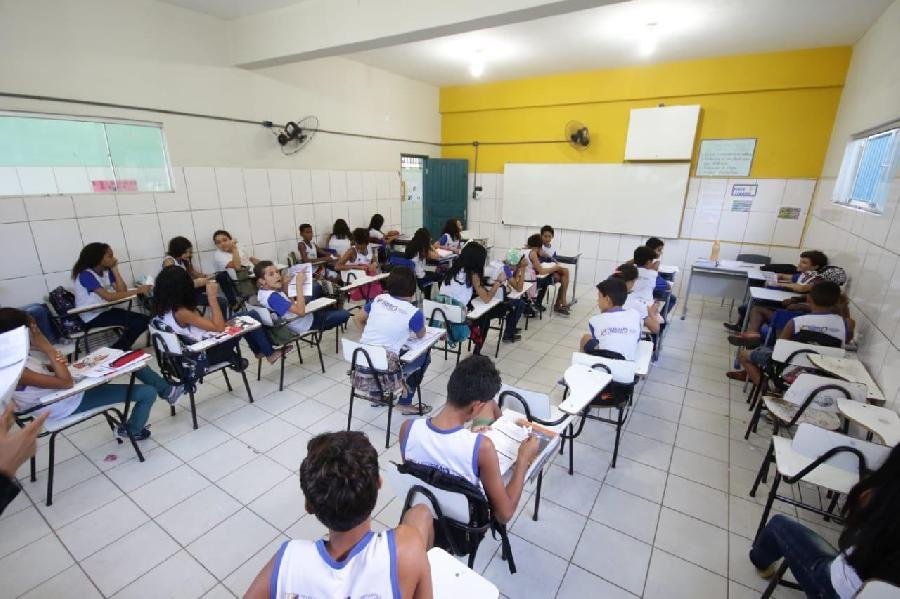 Diretores das Escolas Municipais de Teixeira de Freitas participam de palestra sobre humanização