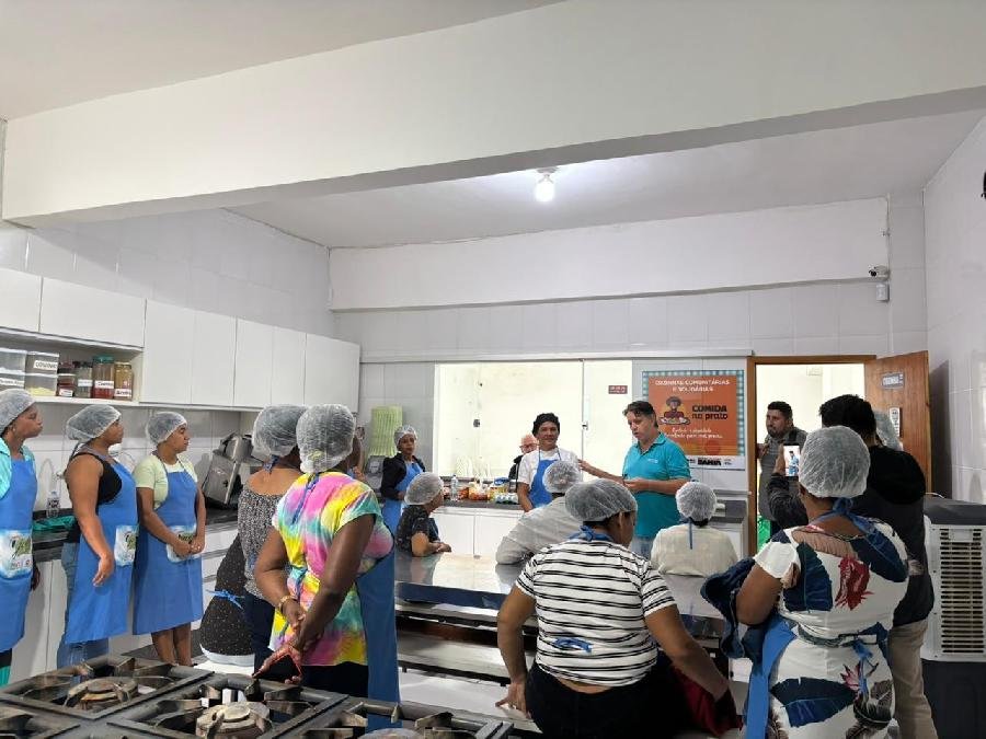 Projeto leva oficinas profissionalizantes gratuitas a comunidades do Extremo Sul da Bahia