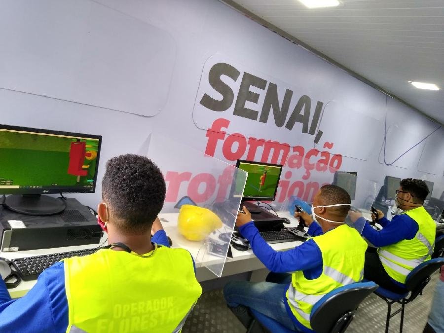 Suzano forma 3ª turma de Operadores de Máquinas Florestais na Bahia