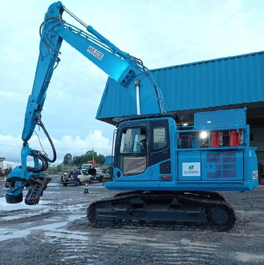 Suzano pinta máquina florestal de azul para promover conscientização sobre o câncer