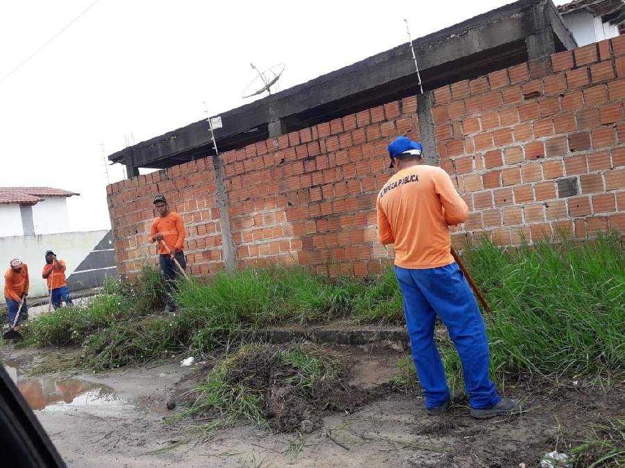  Prefeitura de Teixeira de Freitas realiza mutirão de limpeza e iluminação do Ouro Verde Park