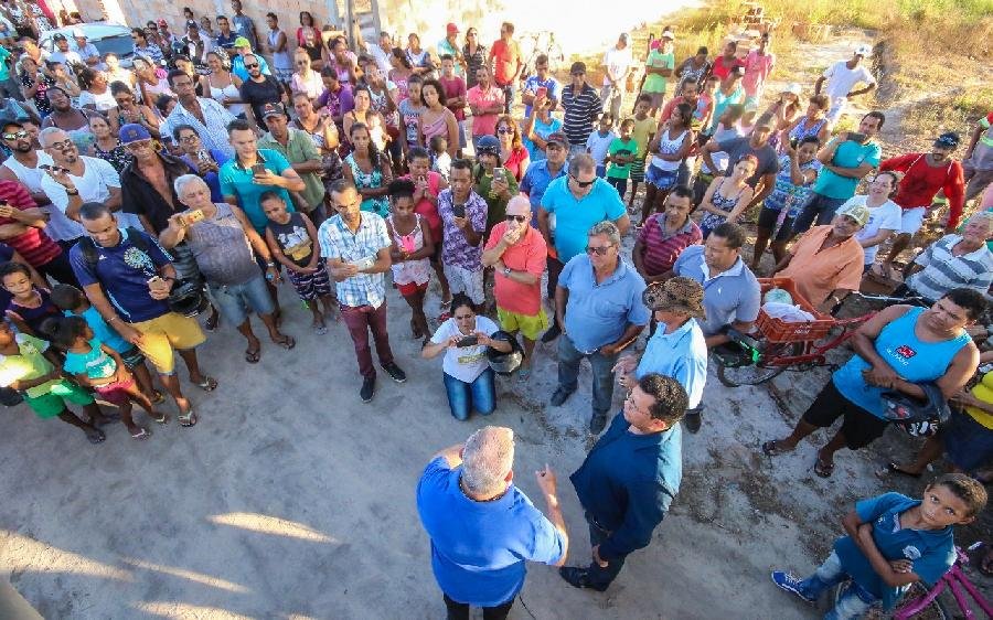  Prefeito Temóteo Brito entrega ambulância para população do Distrito de Cachoeira do Mato