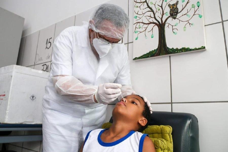 Alunos de escolas municipais passam por testagem de Covid-19