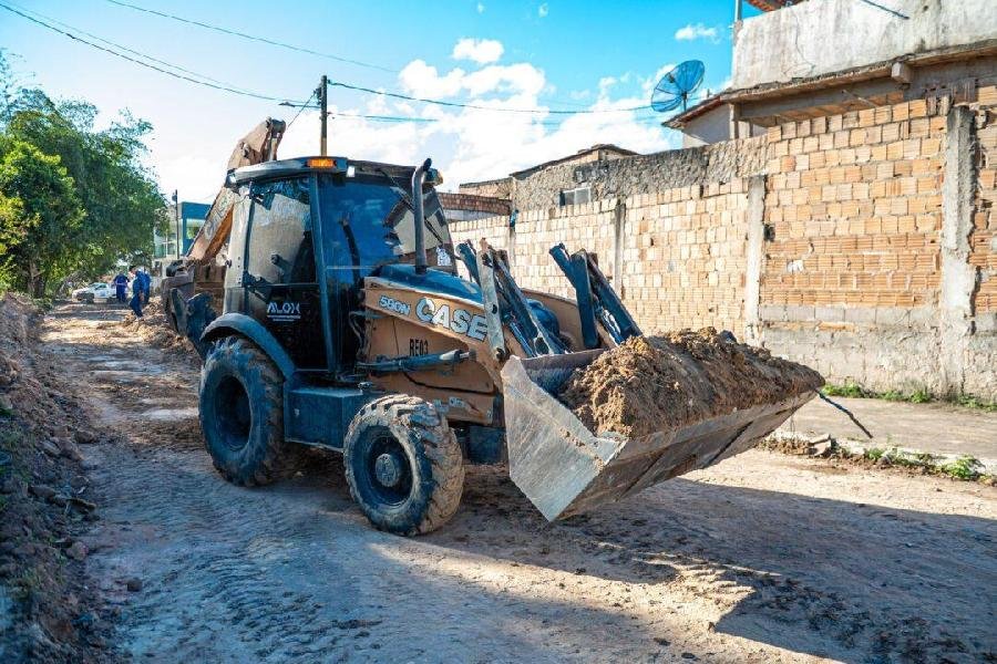 Prefeitura de Teixeira de Freitas avança com obras de pavimentação no município