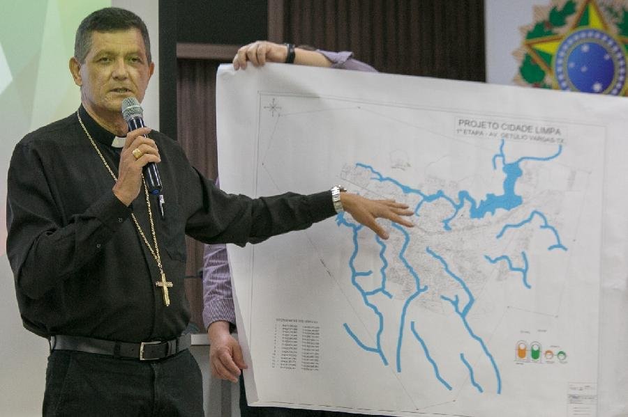  Projeto Cidade Limpa é apresentado para autoridades e população de Teixeira de Freitas