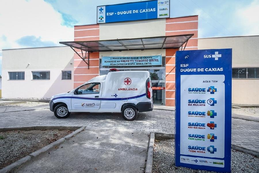 Prefeitura entrega nova ambulância para atender moradores do Duque de Caxias Prefeitura entrega nova ambulância para atender moradores do Duque de Caxias