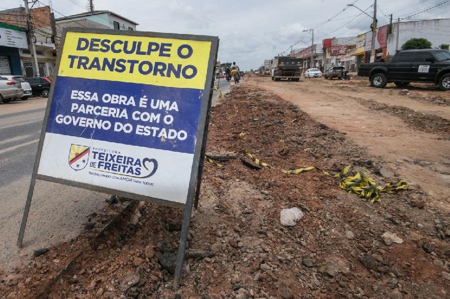  Obra de duplicação da Avenida Presidente Getúlio Vargas, na saída para Medeiros Neto, avança