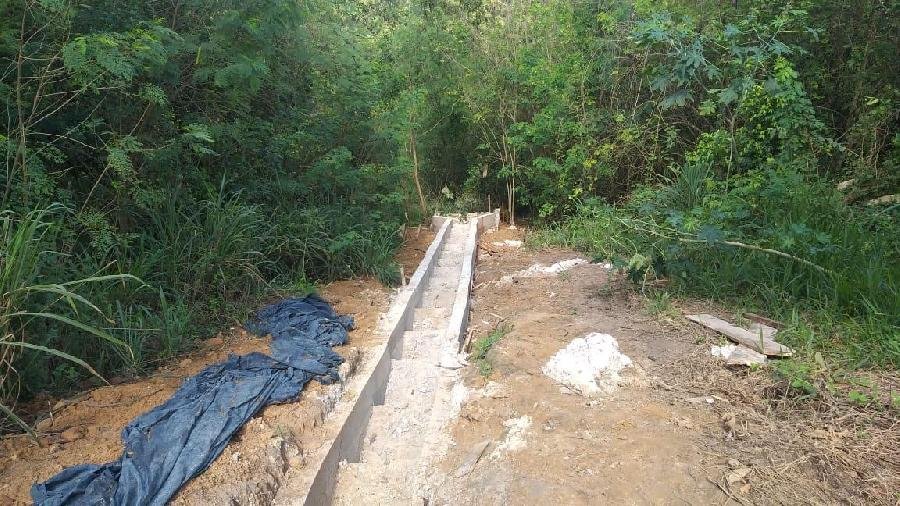 Apesar da chuva, obra de drenagem do Recanto do Lago segue dentro do cronograma