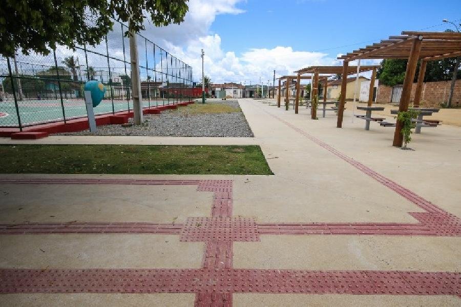  Praça do bairro Tancredo Neves é entregue à população