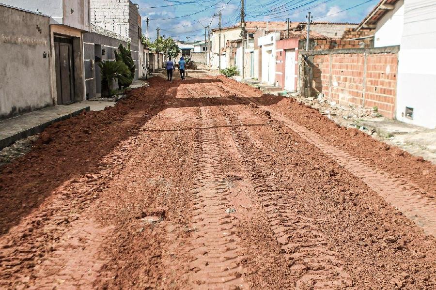 Prefeitura realiza terraplanagem no bairro Monte Castelo Prefeitura realiza terraplanagem no bairro Monte Castelo